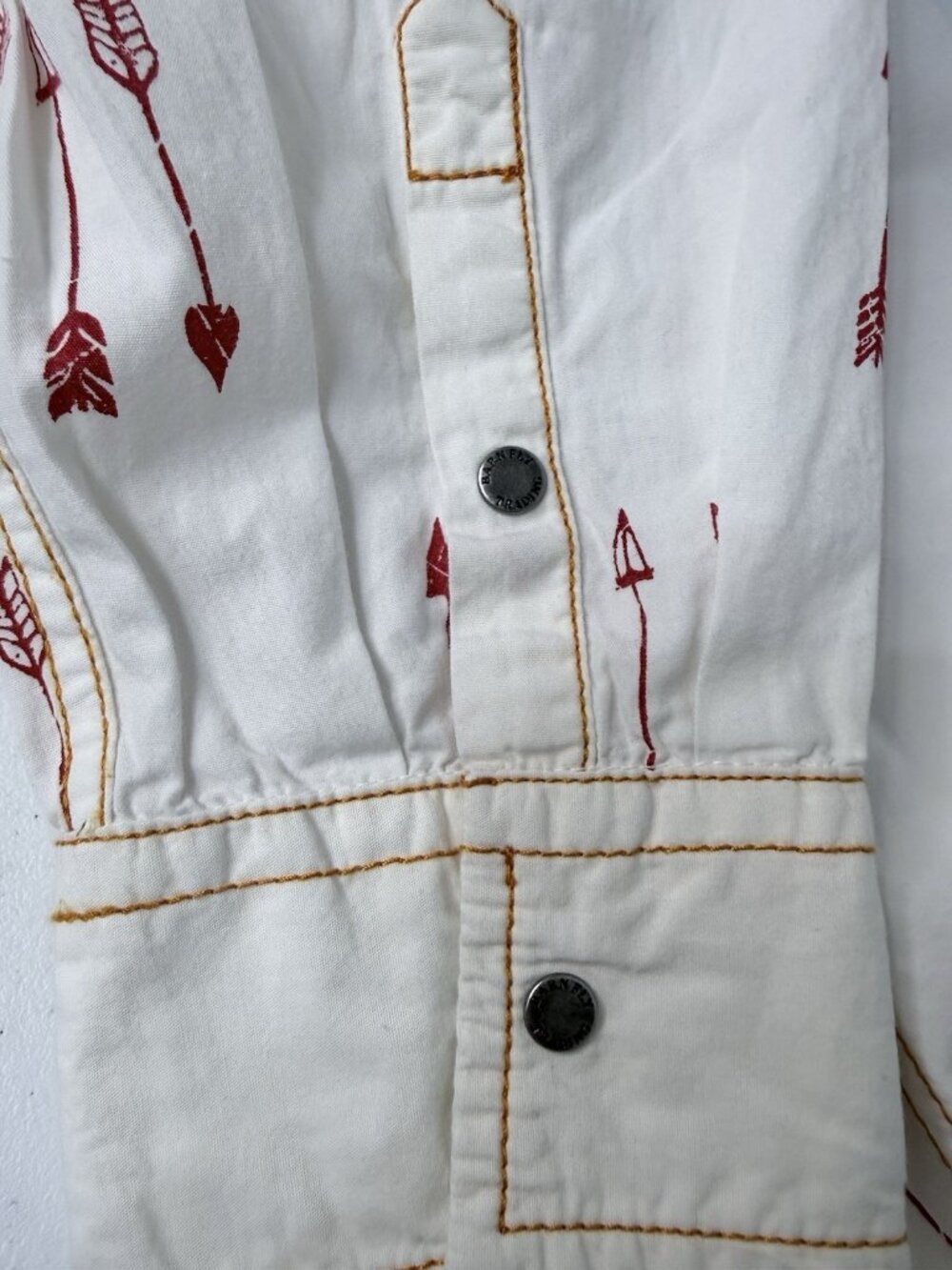 Barn Fly Shirt Womens XL White Red Arrow Print Snap Western Cowgirl Yellowstone - Picture 3 of 10